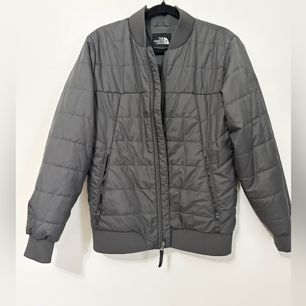 The north face bomber jacket puffer size XL boys (18/20) winter outdoors
